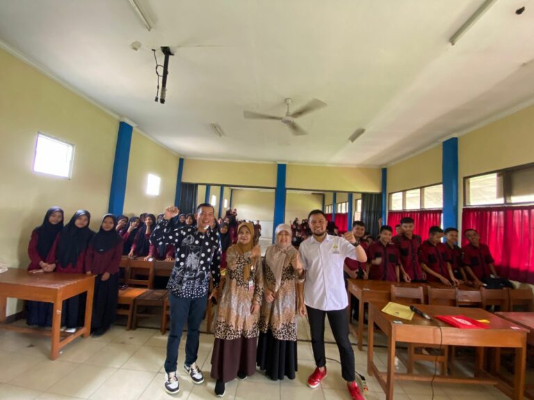 HIPMI Banjarnegara Goes to School